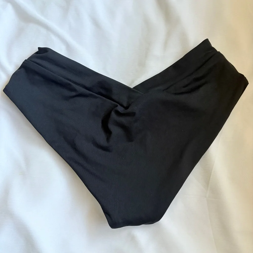 NWOT L*space black smooth Pratt bikini bottoms XS